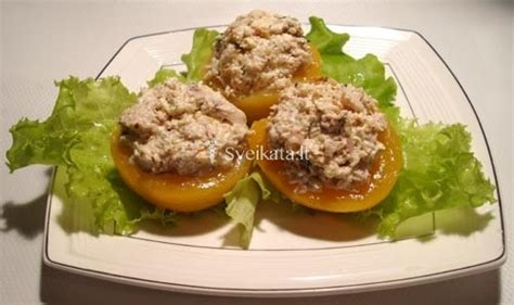 Įdarytų persikų puselių desertas