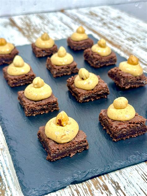 Mini desertai stiklinėse