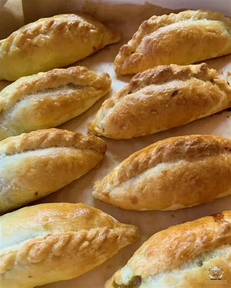 kibinų lėkštė su padažu