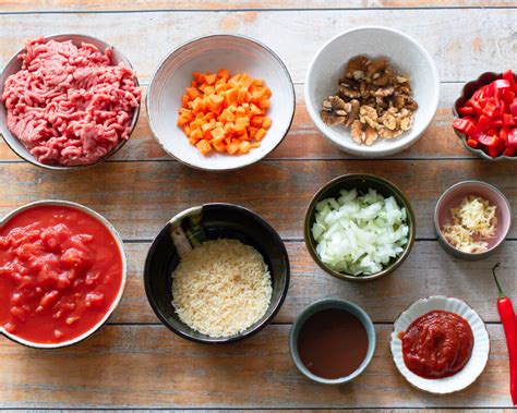 Ingredientai charčio sriubai su jautiena