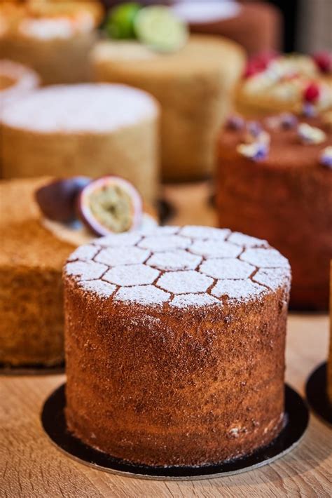 Tortų kolekcija, atspindinti įvairias Europos konditerijos tradicijas