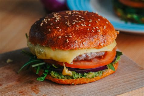 Įvairūs vegetariškų burgerių pagardai