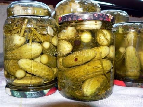 Marinuoti agurkai stiklainiuose