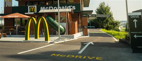 „McDonald's“ „McDrive“ restorano fasadas