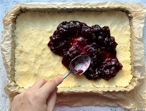 Šviežia rūgštesnė uogienė trupininiam pyragui
