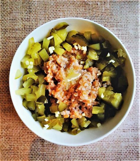 Įvairių patiekalų su raugintais agurkais nuotraukos