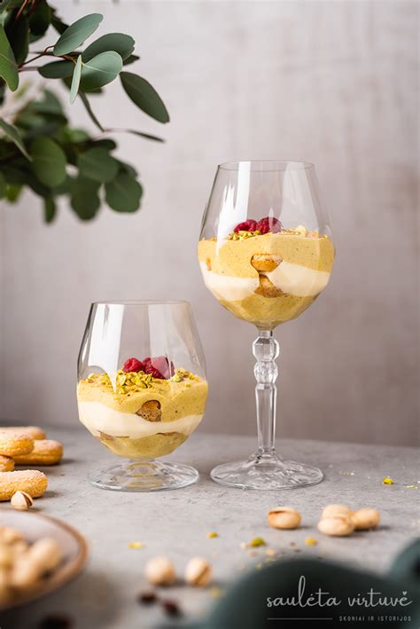 Mango ir baltojo šokolado desertas