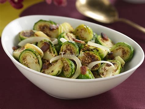 Keptų Briuselio kopūstų patiekalas su šonine