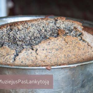 tradicinė grikinė babka ant stalo
