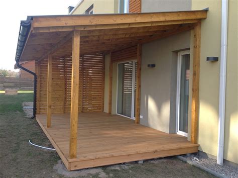 terasa su stogu virš buto