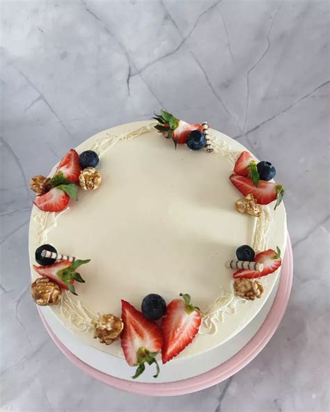 Dekoruotas tortas iš rutulio formos