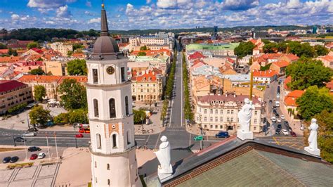 Vilniaus Naujininkų mikrorajono panorama su šiuolaikiniais pastatais