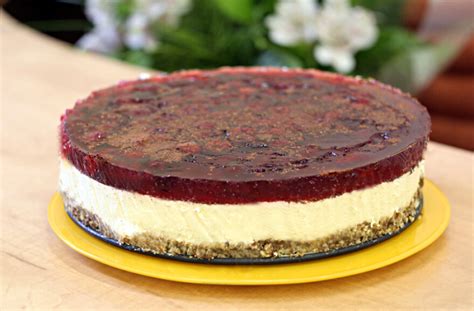 Sveikas nekeptas tortas su vaisiais ir maskarpone