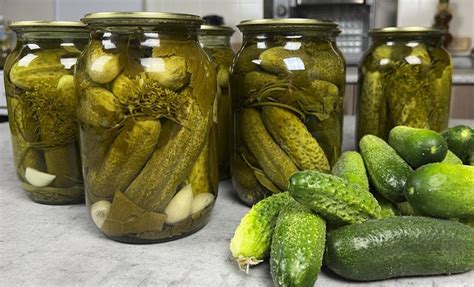 Marinuotų agurkų ir raugintų agurkų palyginimas