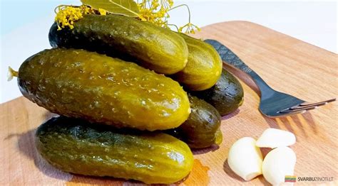 Ingredientai klasikiniam marinuotų agurkų receptui