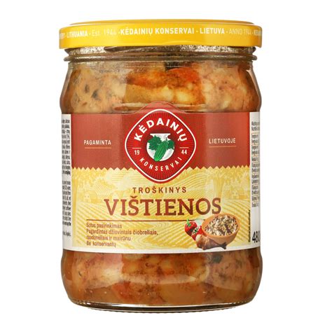 Vištienos konservai rūsio lentynoje