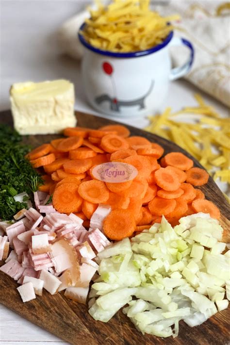 Mėsos ir daržovių kepimas sriubai