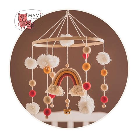 Rankų darbo karuselė su gyvūnėliais virš kūdikio lovytės