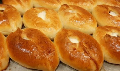Mieliniai pyragėliai kepa aliejuje