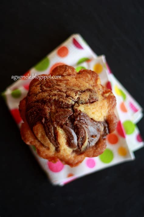 Įvairių keksiukų su Nutella nuotrauka