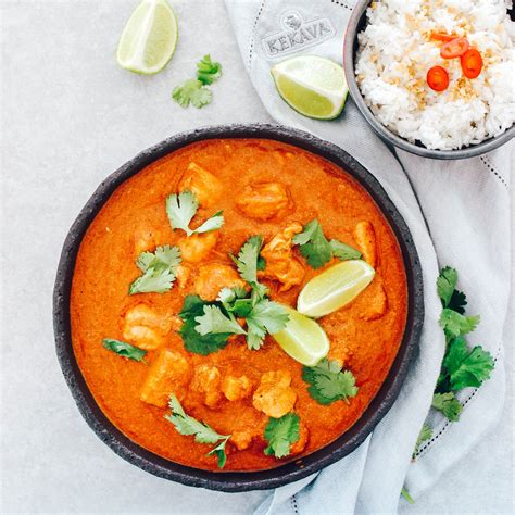 Vištienos Tikka Masala patiekimas su ryžiais ir kalendra