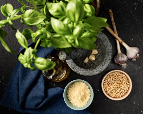 Naminio pesto padažo ingredientai