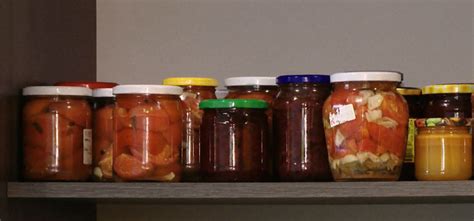 Stiklainiai su marinuotais pomidorais