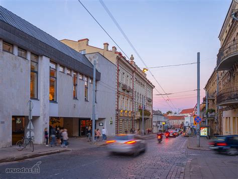 Kėdainių miesto J. Basanavičiaus gatvės vaizdas su restorano iškabomis