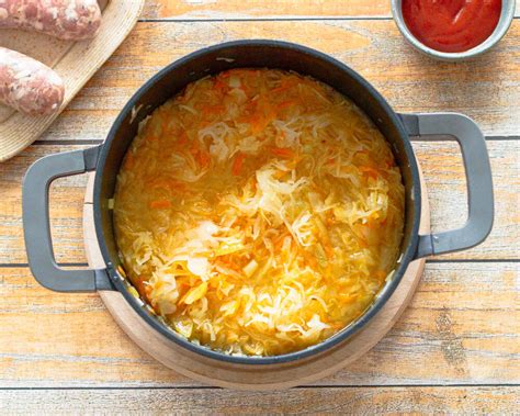 Lentelė su raugintų kopūstų maistine verte