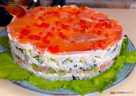 Sušių tortas su įvairiais ingredientais
