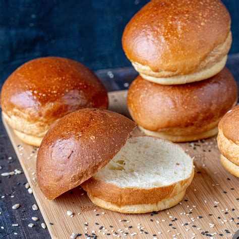 Naminės brioche tipo mėsainių bandelės