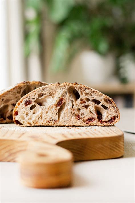 Sourdough duonos pjovimas