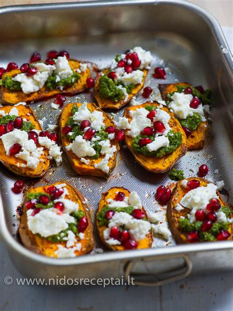 Keptos saldžiosios bulvės su feta ir lapinių kopūstų pesto