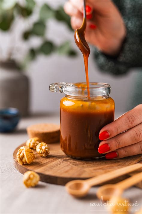 Stiklainė sūdytos karamelės padažo