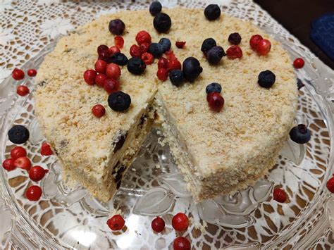 Sluoksniuotas sausainių ir varškės tortas
