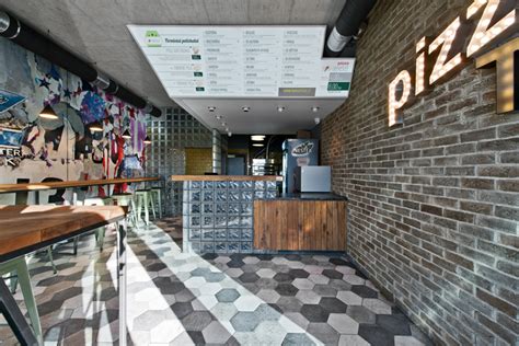 Jaukus lauko interjeras Star Pizza