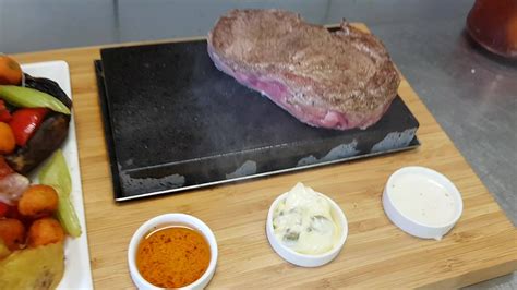 Jautienos kepsnys ant lavos akmens