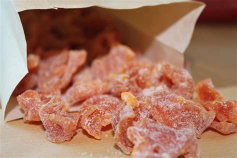 Patraukliai supakuoti moliūgų cukatai dovanai