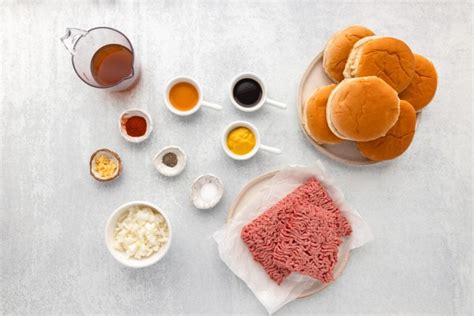 Švieži chinkalių ingredientai: mėsa, prieskoniai, tešla