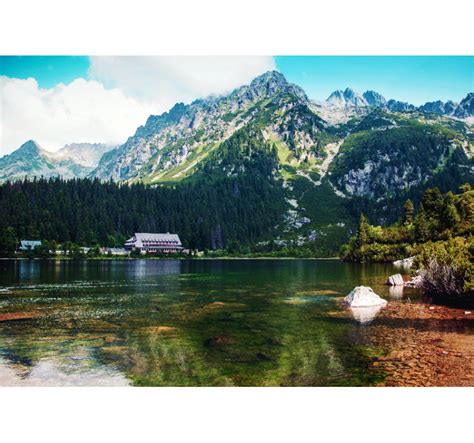 Tatry kalnų peizažas su ežeru