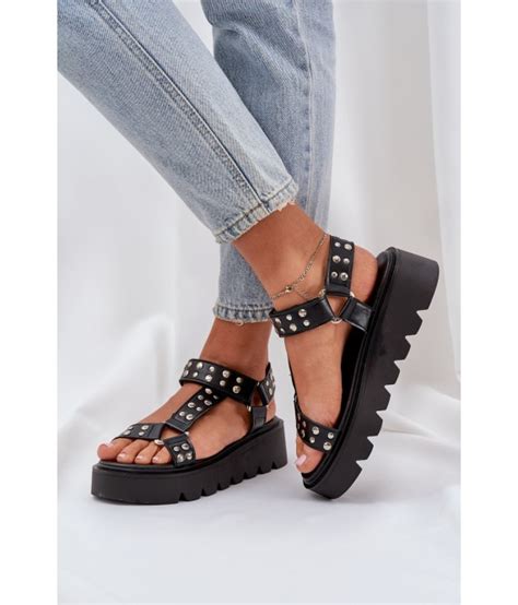 Stilingos basutės vizualiai ilgina kojas