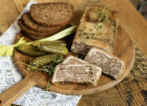 Tradicinis kepenų slėgtainis paruoštas patiekimui