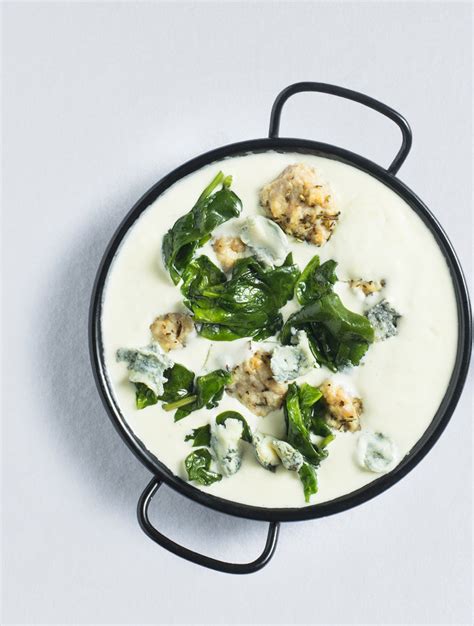 Menkė Florentine su špinatais ir sūrio padažu