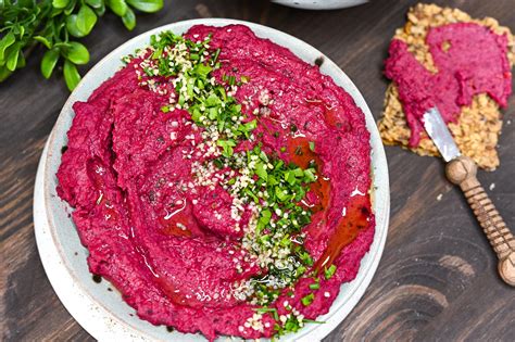 Ingredientai sveikai burokėlių duonai su avižomis