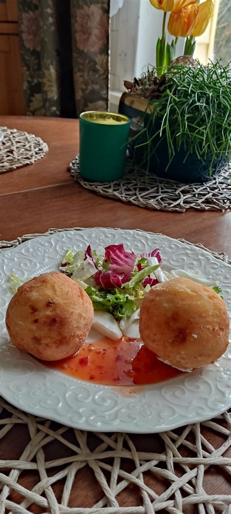 Puošniai patiektas aštuonkojo patiekalas