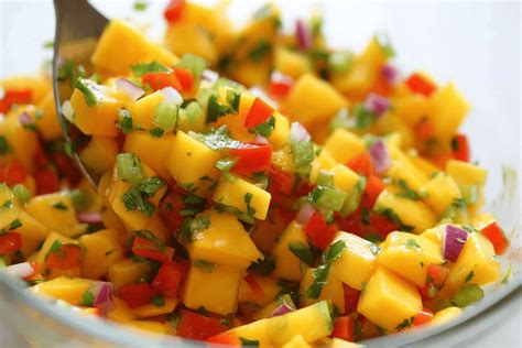 mango salsa dubenėlyje