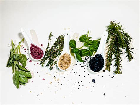 įvairūs prieskoniai ir žolelės