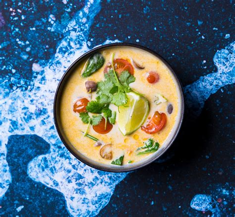 Tradicinė Tom Kha sriuba su vištiena ir grybais