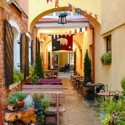 Istorinio restorano „Lokys“ lauko terasa