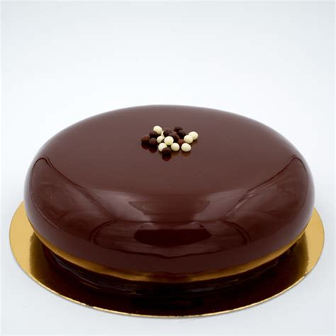 Trijų šokoladų tortas su glazūra
